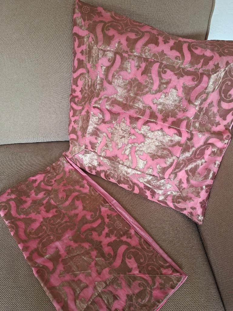 2 housses de coussin sans rembourrage, Enlèvement ou Envoi, Comme neuf, Rose, Carré