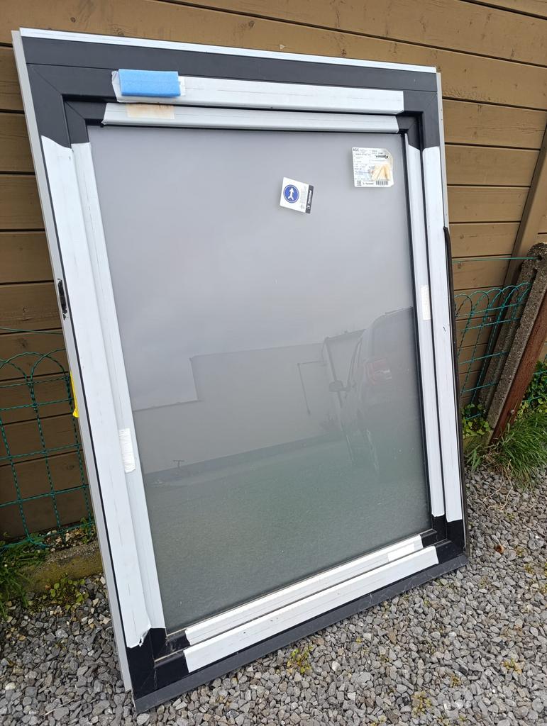 PVC raam zwart Winsol, Ophalen, Zo goed als nieuw