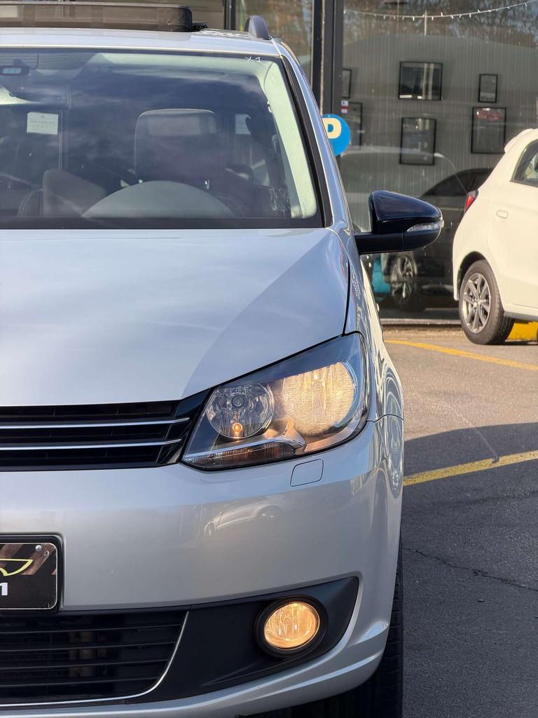 Volkswagen Touran 1.4TSI*MATCH*7PL*NAVI*PANO*BT*Garantie 12M, Voorwielaandrijving, Euro 5, Gebruikt, Zwart