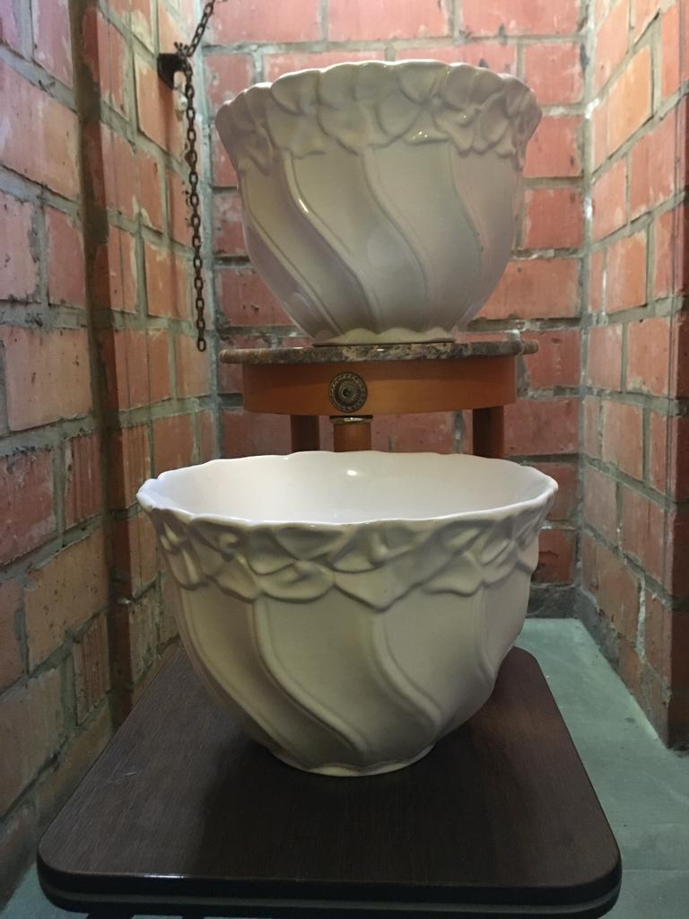 CACHE POTS, Enlèvement, Intérieur
