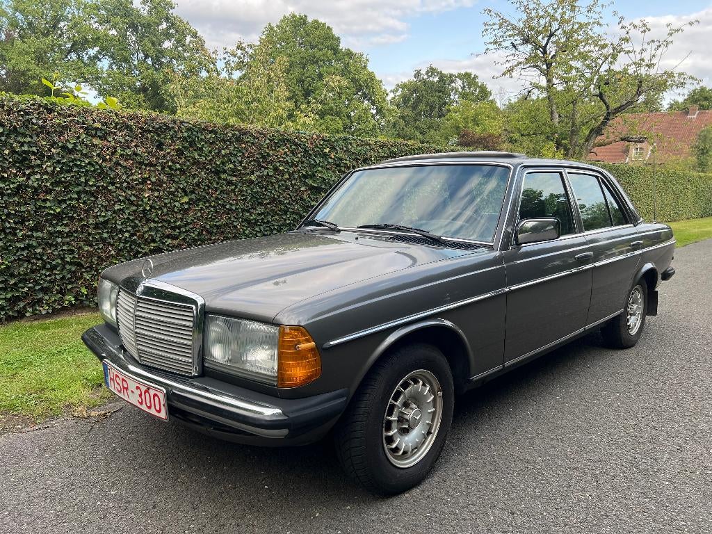 Mercedes W123 200 benzine Belgisch 1983 gekeurd voor verkoop, 4 deurs, Zwart, 4 cilinders, Open dak
