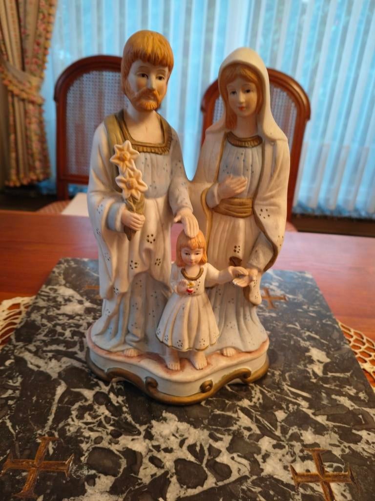 Sainte Famille, Antiquités & Art