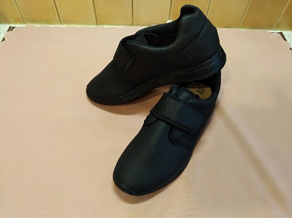 NIEUW!!! MSF Heren-damesschoenen of -pantoffels (maat 42)., Diversen, Verpleegmiddelen, Ophalen, Nieuw