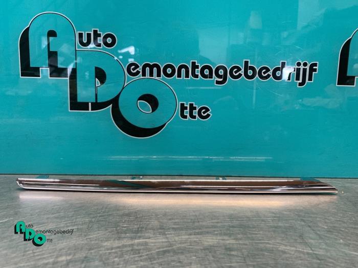 Cadre de calandre d'un Mercedes E-Klasse (E-Klasse 09-) (NVT, Neuf, 3 mois de garantie, -, -