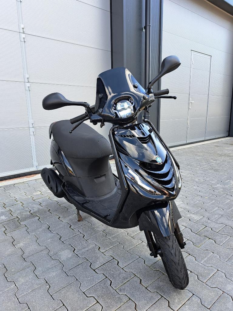 Piaggio Zip 4T Scooter Glans Zwart FULL LED (B-KLASSE), Fietsen en Brommers, Scooters | Kymco, Zo goed als nieuw, Overige modellen