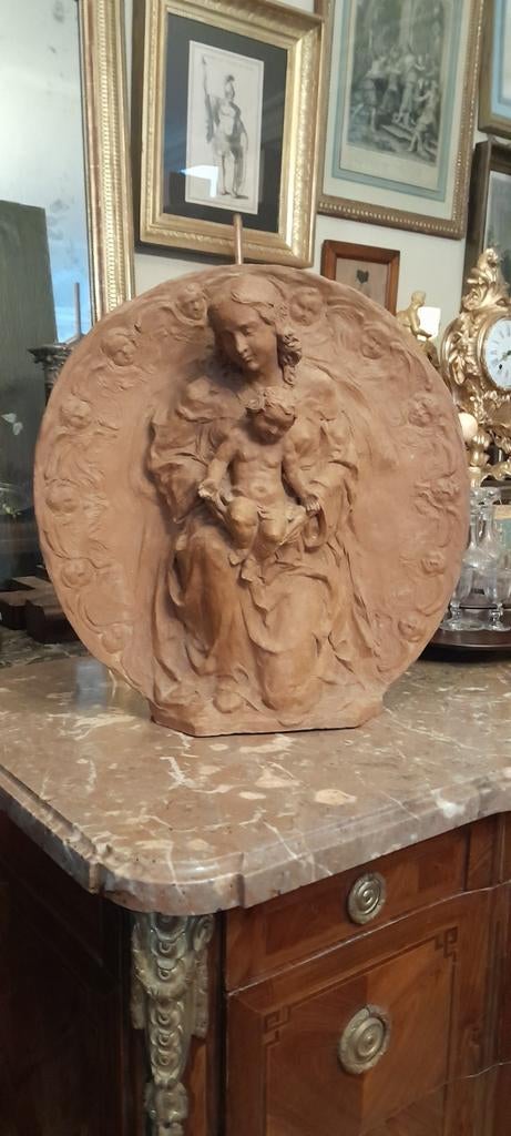 Madonna met kind in 19e terracotta.