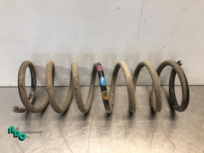 Schroefveer achter van een Volvo V40 (V40 12-), Gebruikt, -, -, Ophalen of Verzenden