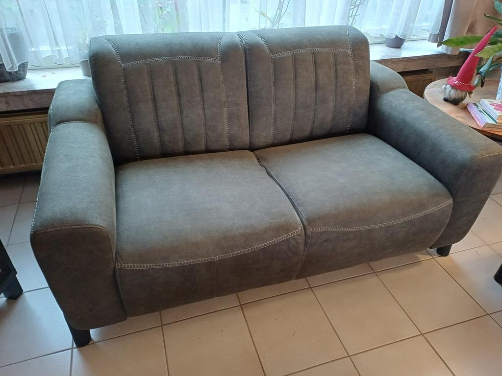 2‑zit en 3‑zit salon in groen nubuck‑look, Huis en Inrichting, Zetels | Zetels, Gebruikt, Rechte bank, Driepersoons, 150 tot 200 cm