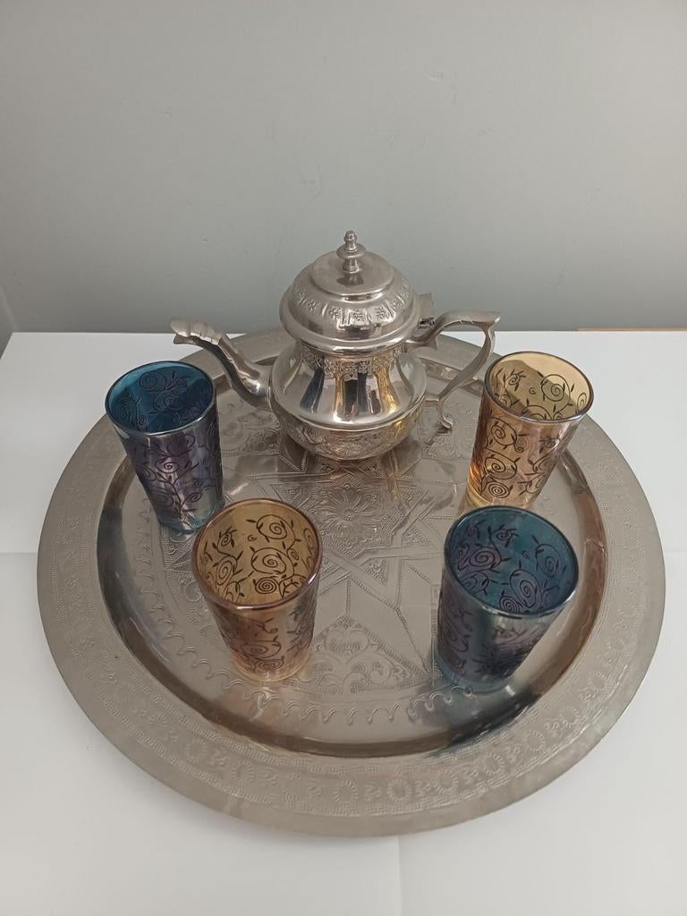 Marokkaanse theeset, Ophalen