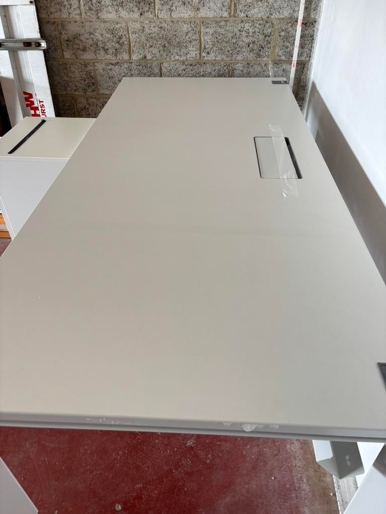 Sedus verstelbaar bureau 200 op 90 met kabelgoot en ladekast, Maison & Meubles, Bureaux, Autres marques, Métal, Rehausseur, Comme neuf