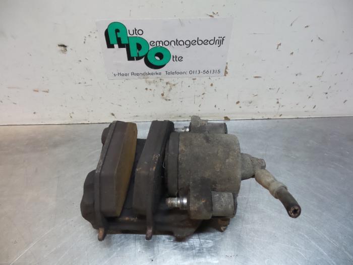 Etrier de frein (pince) avant droit d'un Volkswagen Caddy (C, Volkswagen, -, 3 mois de garantie, Utilisé