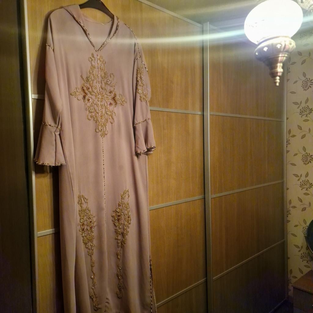 Prachtige djalaba maat 46gemaakt met steentjes, Kleding | Dames, Ophalen of Verzenden, Maat 46/48 (XL) of groter
