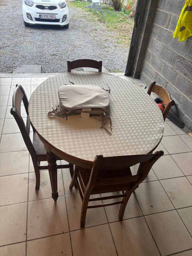 Meuble Kalax + table à manger + lampe, Maison & Meubles, Enlèvement, Comme neuf, Moderne et vieux, 4 à 6 chaises