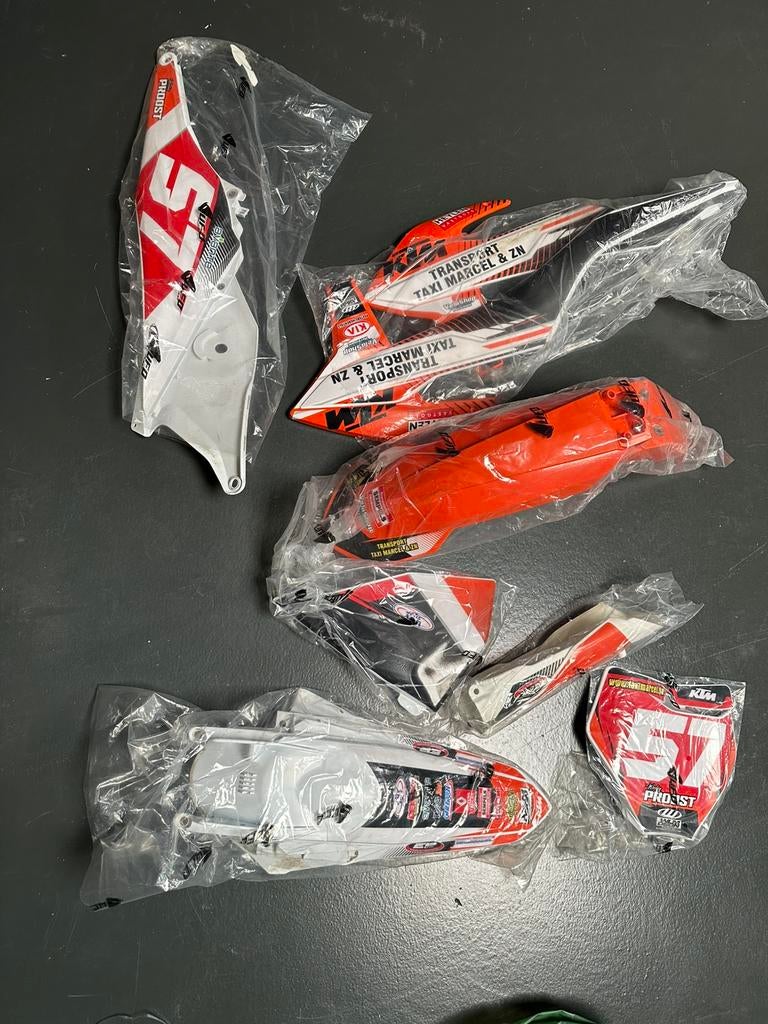 Ktm set plastiek ktm 250cc bj:2019 goede staat!, Motoren, Ophalen, Gebruikt