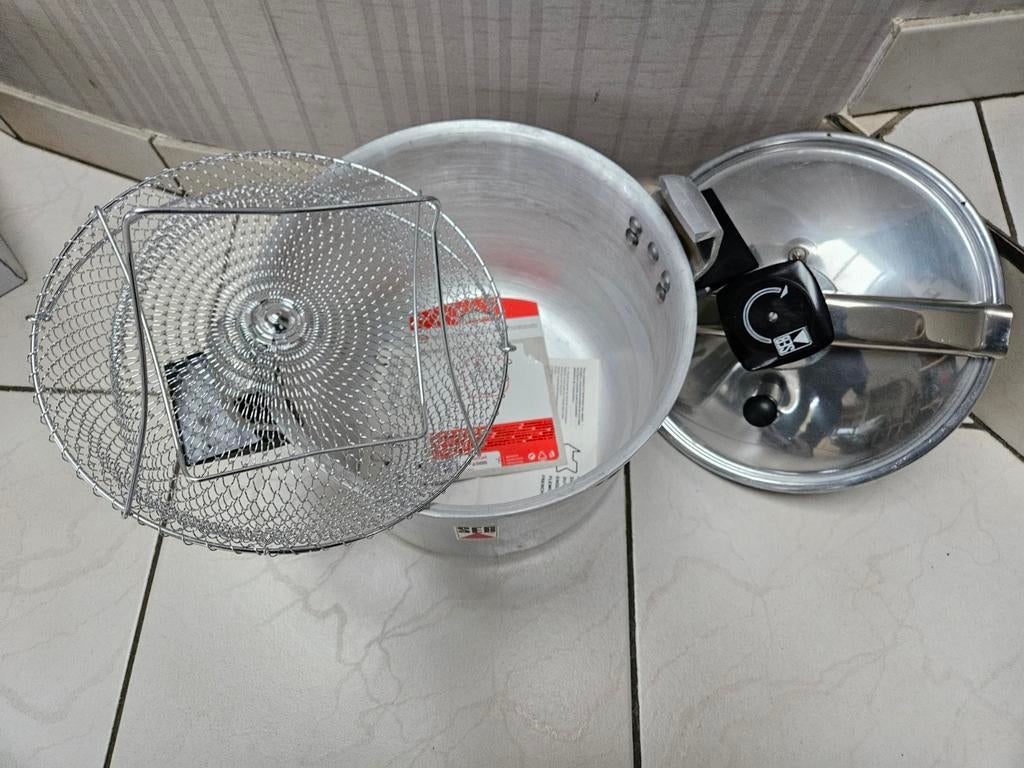 Cocotte minute SEB pour cuisson vapeur, Maison & Meubles, Neuf, Inox, Plaque céramique, Enlèvement