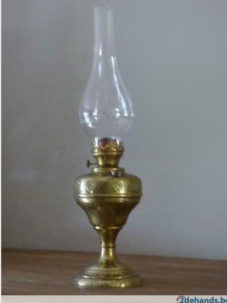 antieke gegraveerde koperen petrolium lamp, Antiek en Kunst, Ophalen of Verzenden