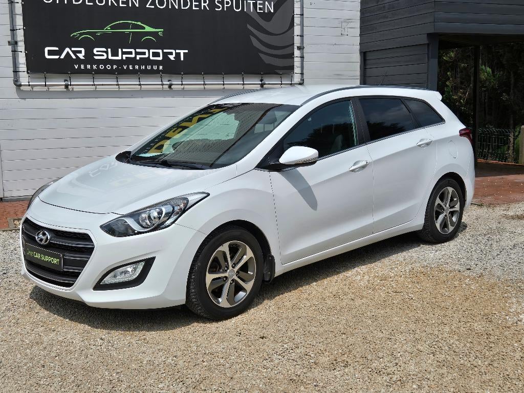 Hyundai i30 1.6i Automaat/ 12/2016/ 87200km / Benzine, Auto's, Hyundai, Stof, 4 cilinders, Wit, 600 kg