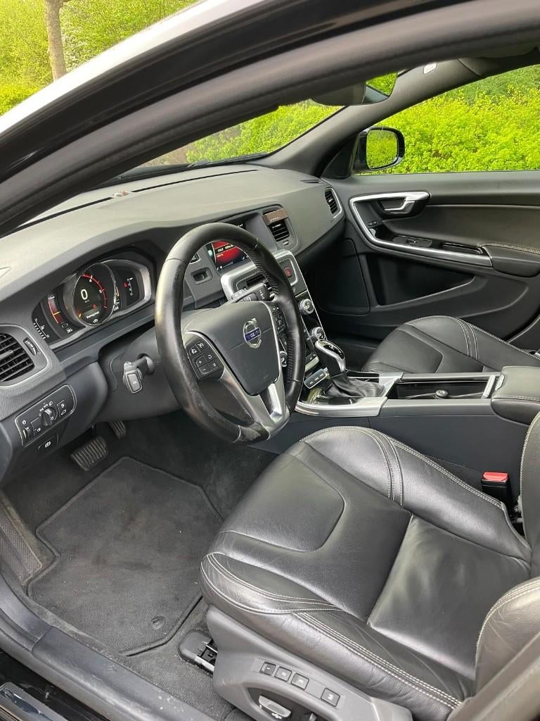 V60 2.4 D6 Momentum Geartronic, Auto's, Automaat, 1800 kg, Euro 6, 48 g/km