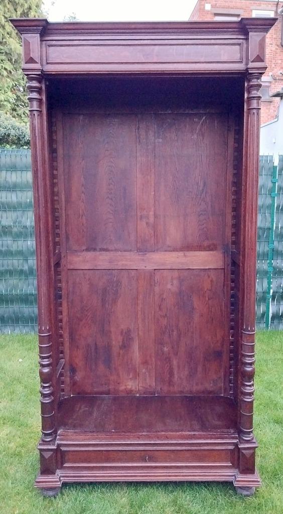 Étagère ancienne, Enlèvement