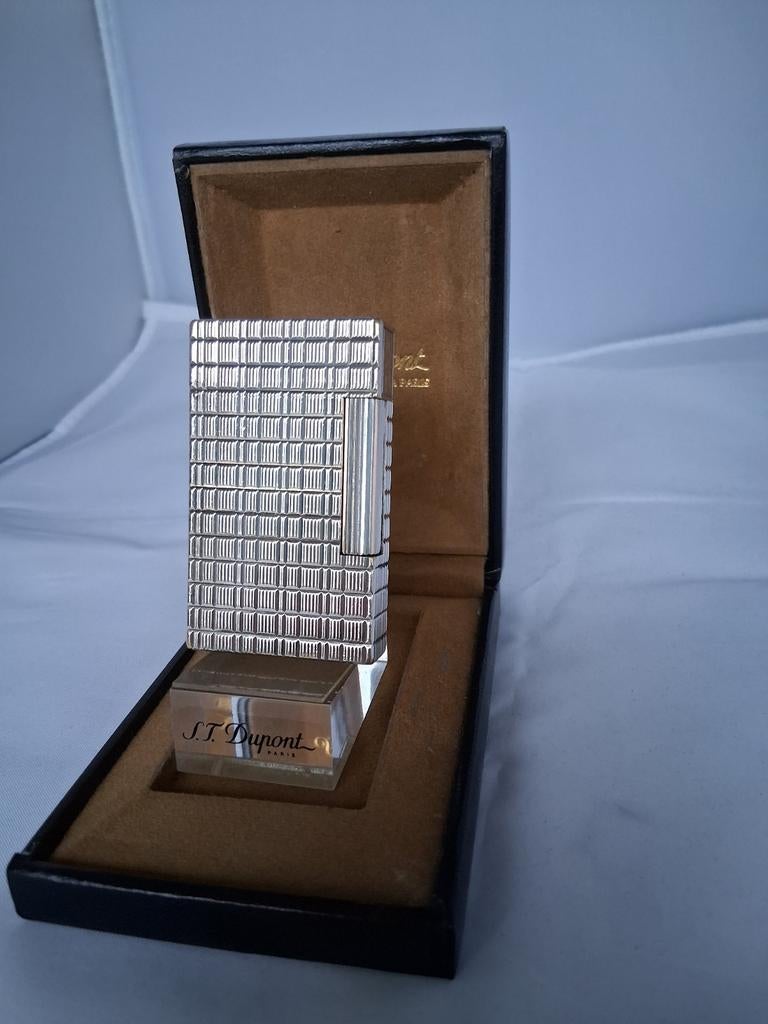 Briquet Dupont L2 couleur argentée+boîte Dupont d'origine,, Collections, Enlèvement ou Envoi, Utilisé, Briquet