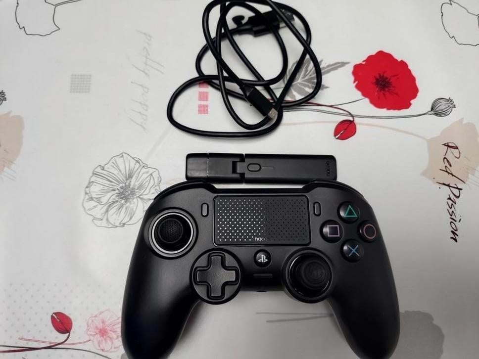 PS4 licensed nacon asymmetrische draadloze controller, Ophalen of Verzenden, Controller, PlayStation 5