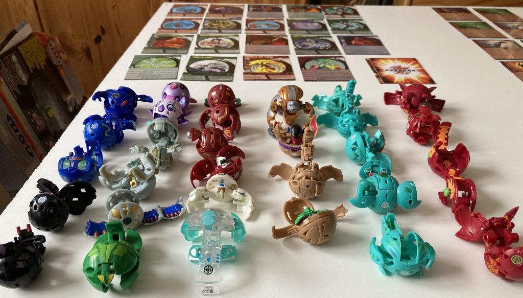 Bakugan 30 pièces + 29 cartes - lot, Ophalen, Gebruikt