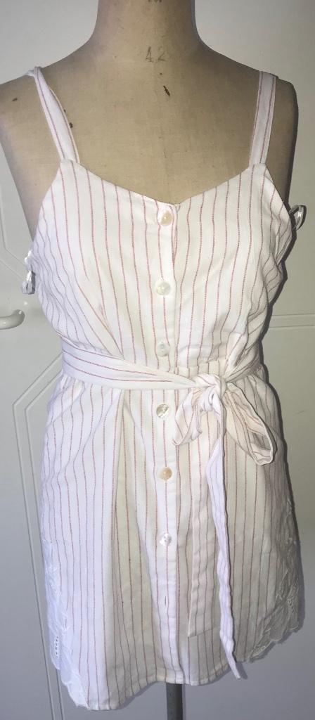 Nieuw wit linnen jurkje met rode streepjes smal, Kleding | Dames, Verzenden, Nieuw, Maat 38/40 (M), Wit