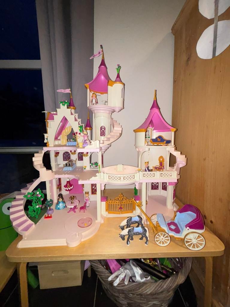 Chateau de princesse Playmobil, Enfants & Bébés, Jouets | Playmobil, Enlèvement, Utilisé