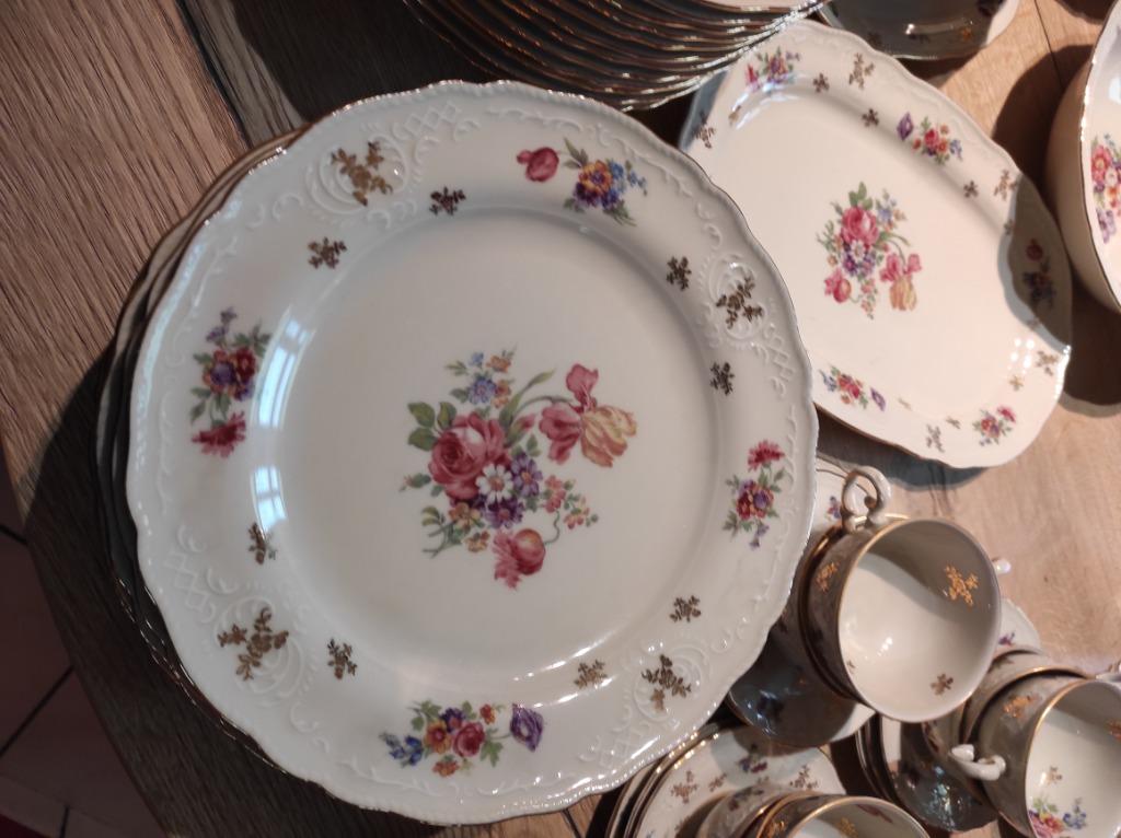 Service à dîné et à café 12 personnes en porcelaine Bavaria, Enlèvement