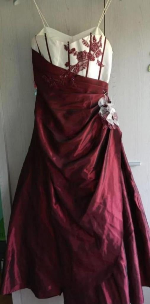 Robe de cérémonie., Enlèvement