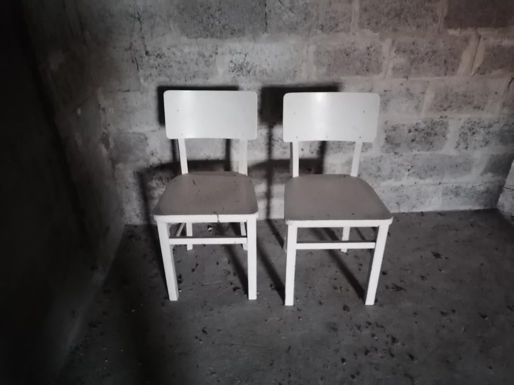 chaises vintage en bois, blanches, Maison & Meubles, Enlèvement, Blanc, Deux