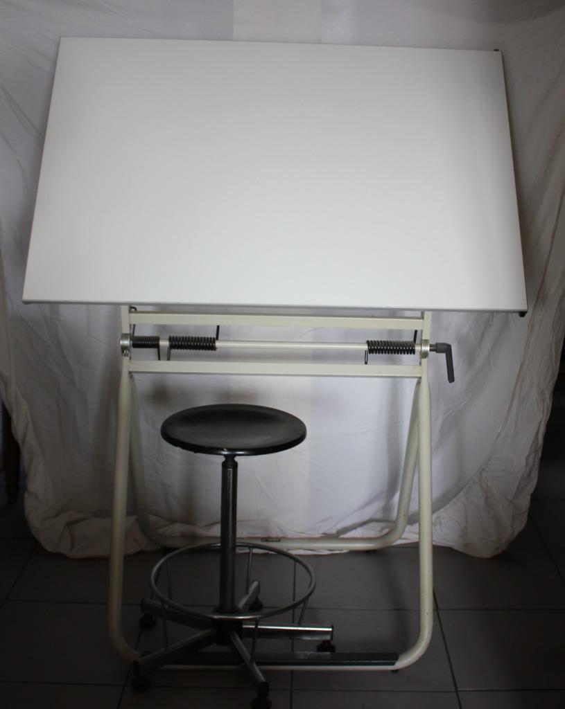 Table de dessins NEOST + tabouret, Articles professionnels, Atelier, Enlèvement, Utilisé, Table