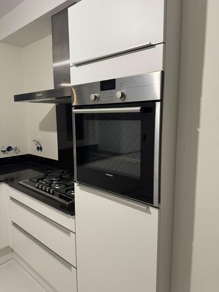 Cuisine d'angle moderne complète blanche Siemens + DÉMONTÉE, Maison & Meubles, Enlèvement ou Envoi, Blanc, Composite, Cuisine d'angle