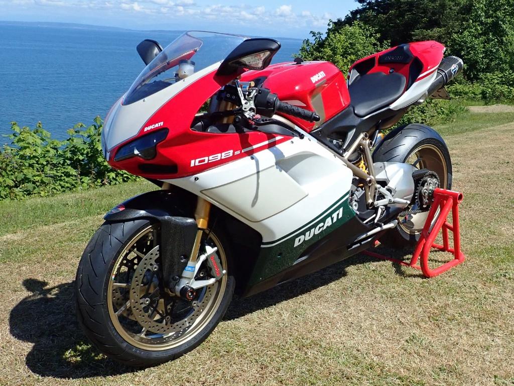 GEZOCHT DUCATI 1098S Tricolore/1098S/1098R/1198S < 5000 km, Motoren, Motoren | Ducati, Particulier, Super Sport, meer dan 35 kW