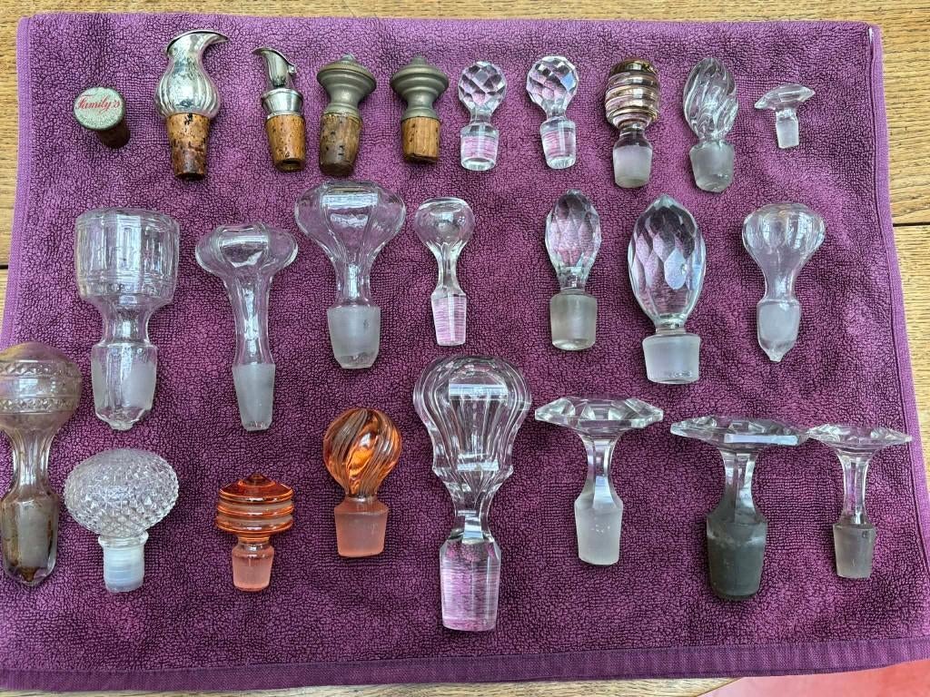 Collection : 25 bouchons carafe anciens, Enlèvement