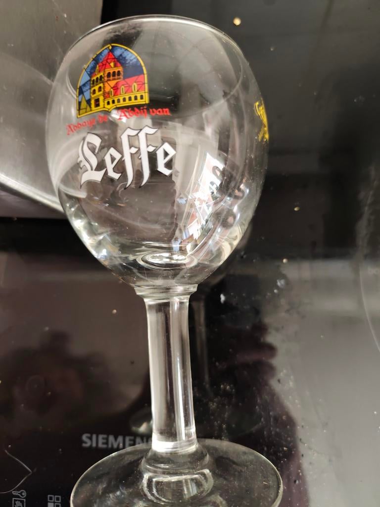 Leffe 25 cl 25 pièces, 2 Leffe 33 cl gratuits, 15€, Collections, Verres & Petits Verres, Enlèvement ou Envoi
