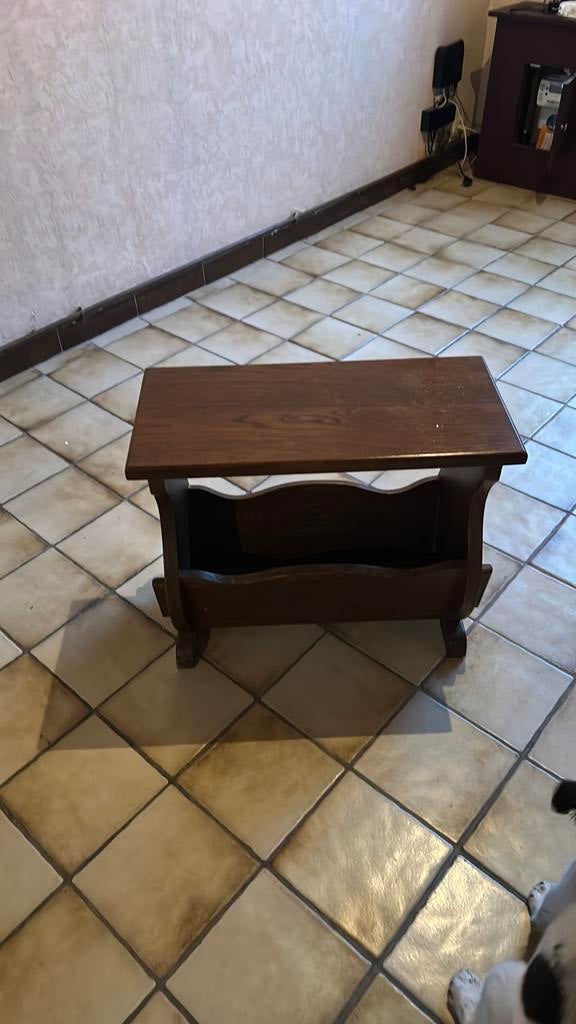 Kranten houder tafel, Ophalen