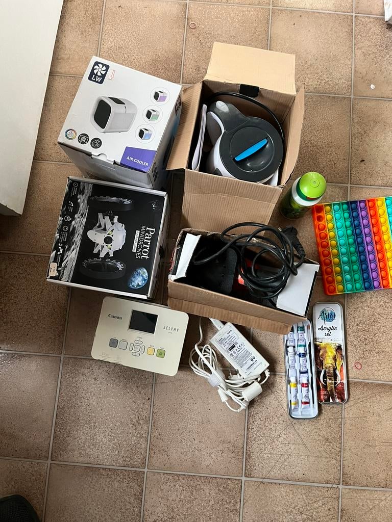 Partij spullen., Ophalen, Zo goed als nieuw