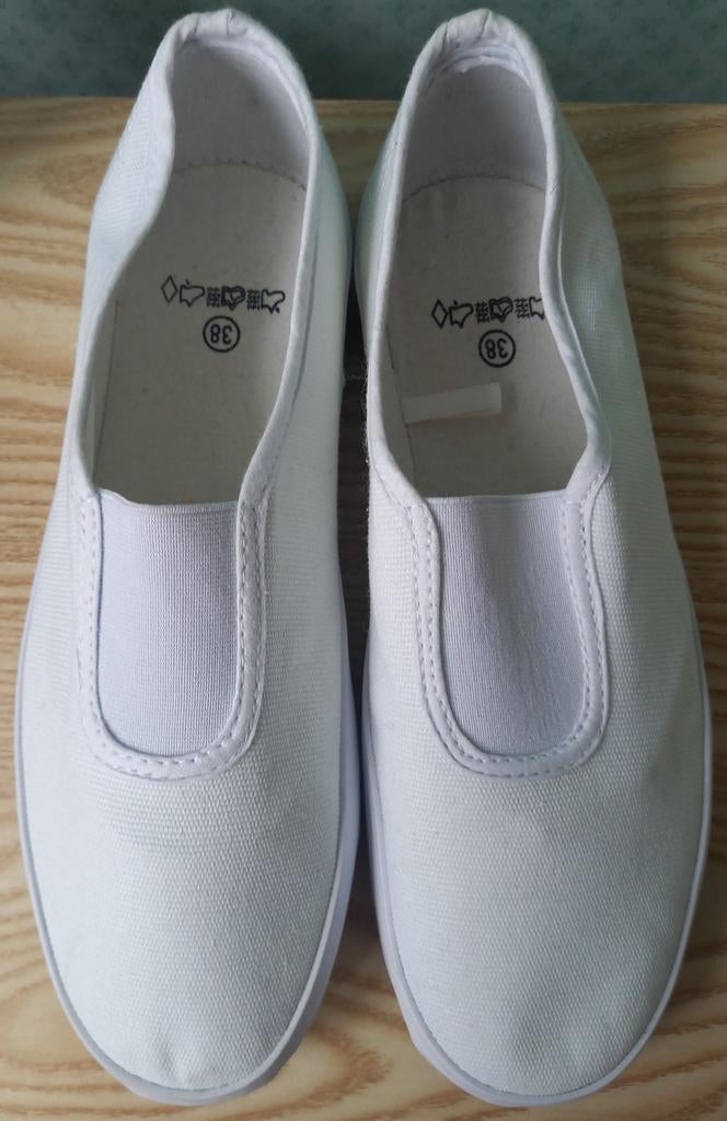 Witte turnpantoffels maat 38 NIEUW, Sport en Fitness, Turnen, Ophalen of Verzenden, Nieuw, Wit, Turnschoenen