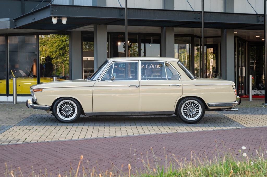 BMW 2000 Automatic (bj 1971, automaat), Auto's, Automaat, Stof, Beige, Beige