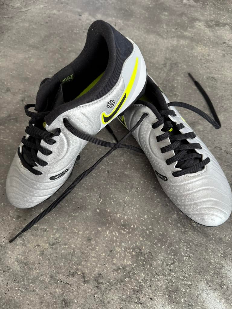 Nike tempo maat 36,5 ( Nieuw ), Sport en Fitness, Voetbal, Ophalen, Zo goed als nieuw, Set