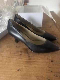 Escarpins en cuir noirs neufs Noë taille 39, Vêtements | Femmes, Neuf, Enlèvement ou Envoi, Escarpins, Noe