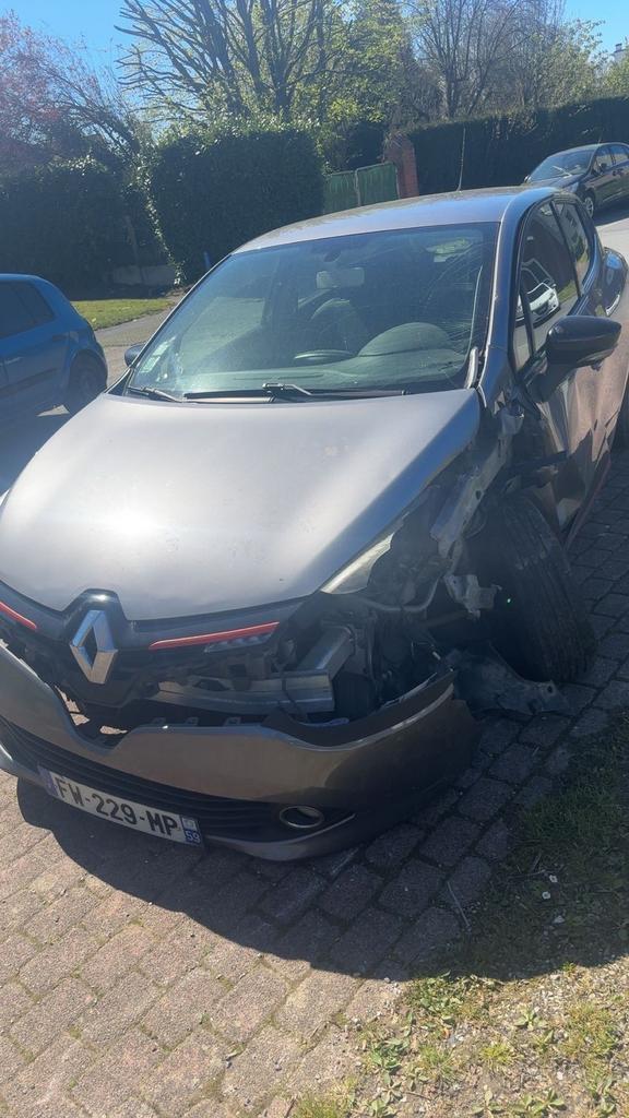 Clio 4 1.5dci accidenté, Achat, Boîte manuelle, 5 portes, Diesel