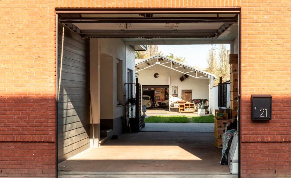 Instapklare gezinswoning met loods te Tienen, Immo