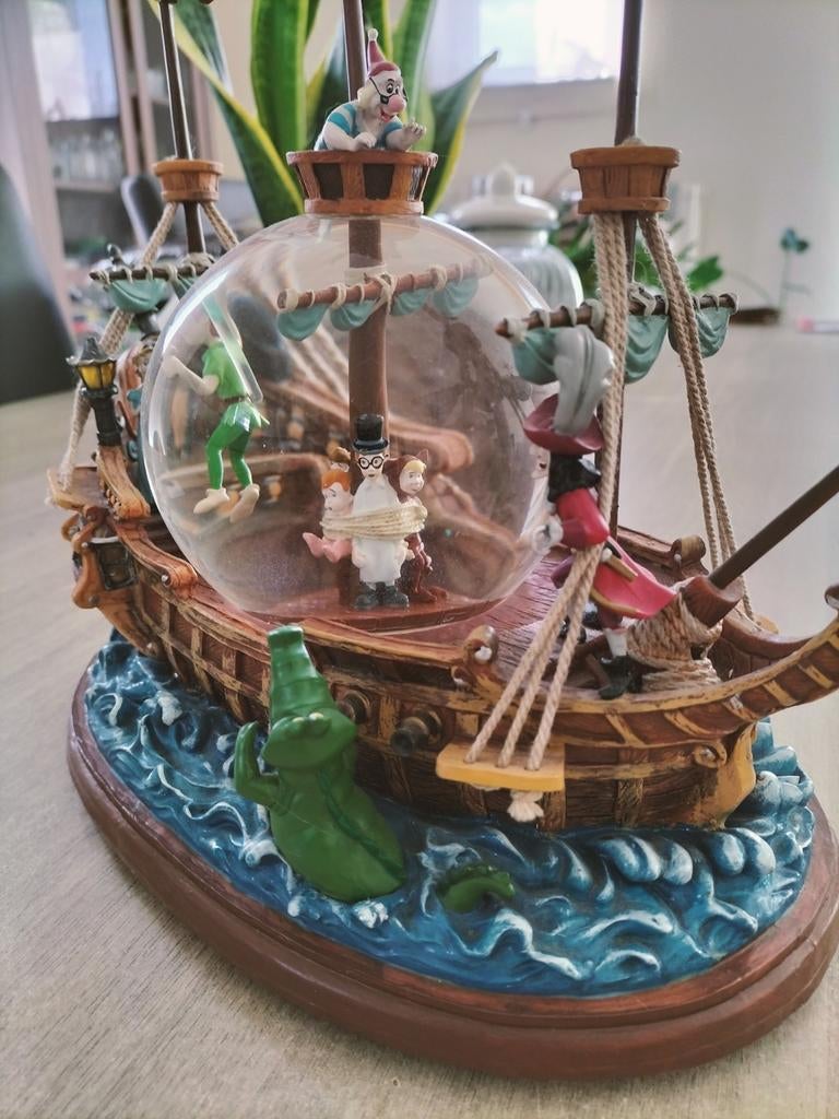 Groot beeld Disney's Peter Pan met globe, licht en muziek, Collections, Disney, Enlèvement ou Envoi