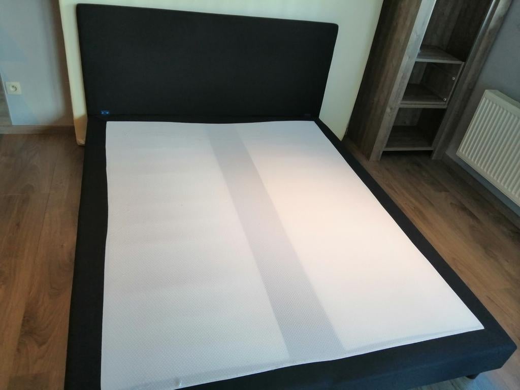 Zwarte stoffen boxspring 160x200. Beter Bed., Enlèvement
