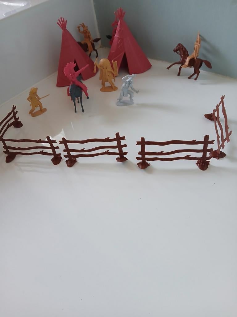 Deze set bestaat uit vintage plastic speelgoedfiguren van co, Ophalen