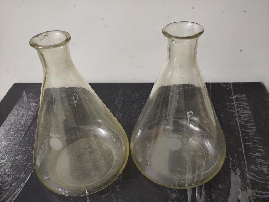 2x Erlenmeyer 1000 ml – laboratorium glas vintage, Antiek en Kunst, Antiek | Glaswerk en Kristal, Ophalen