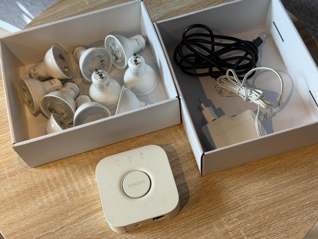Philips Hue Bridge + 10x GU10 spots, Kunststof, Gebruikt, Ophalen of Verzenden, Led