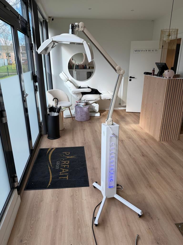 Celestetic C-LED (Professioneel LED-therapie toestel), Elektronische apparatuur, Persoonlijke Verzorgingsapparatuur, Ophalen, Zo goed als nieuw